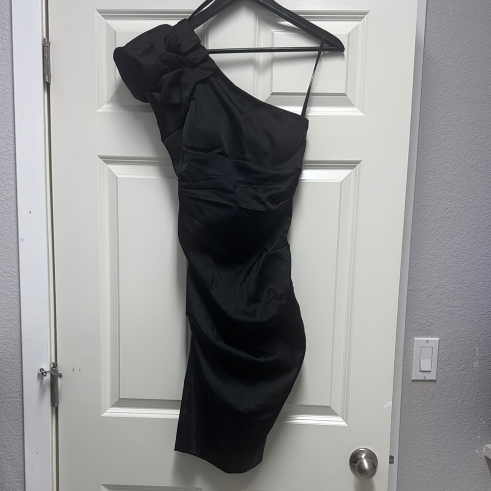 Elegant Black One-Shoulder Dress